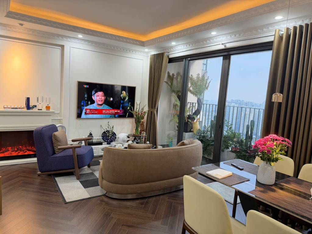 Bán căn hộ 3PN Vinhomes D'Capitale, view hồ C3, full đồ, giá 12,5 tỷ